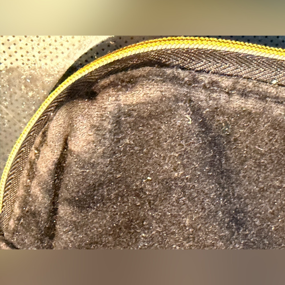 Yves Saint Laurent Black cosmetic Crossbody Bag with chain strap - Picture 8 of 8